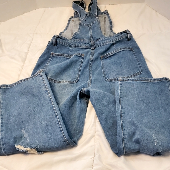 Wild Fable Women’s Overalls Distressed Demin. Size M - Picture 7 of 9